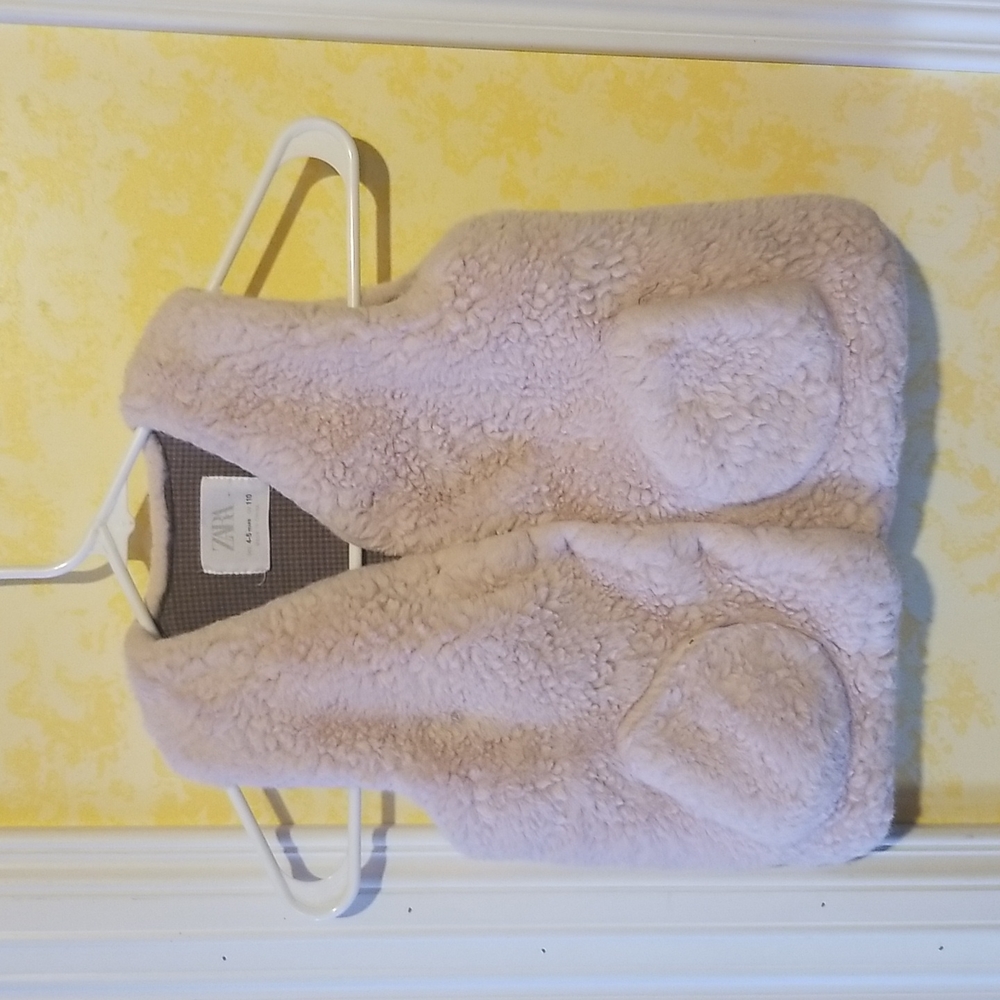 Pink vest size 4-5 years